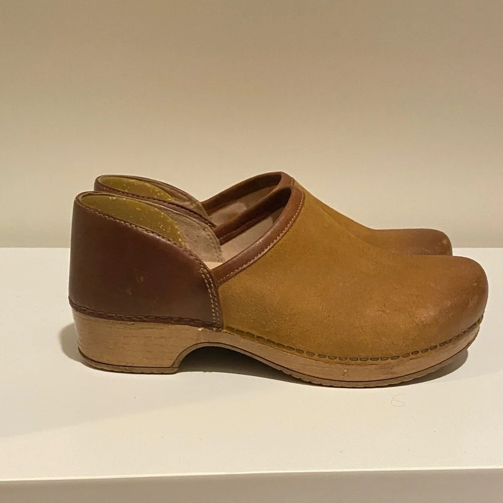 Dansko Tan and Brown Leather clogs - Picture 8 of 8